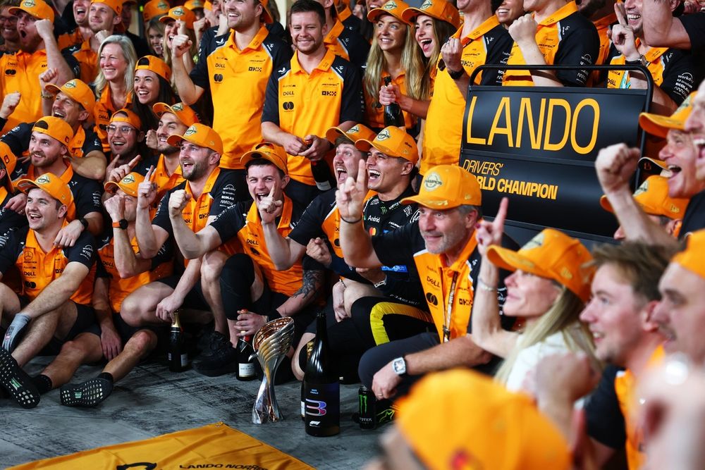 Lando Norris, McLaren, Andrea Stella, McLaren, Zak Brown, McLaren