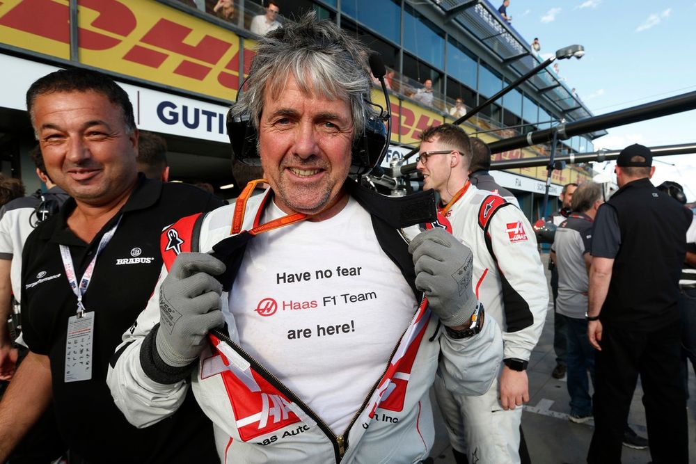 A Haas F1 mechanic with a message to the world