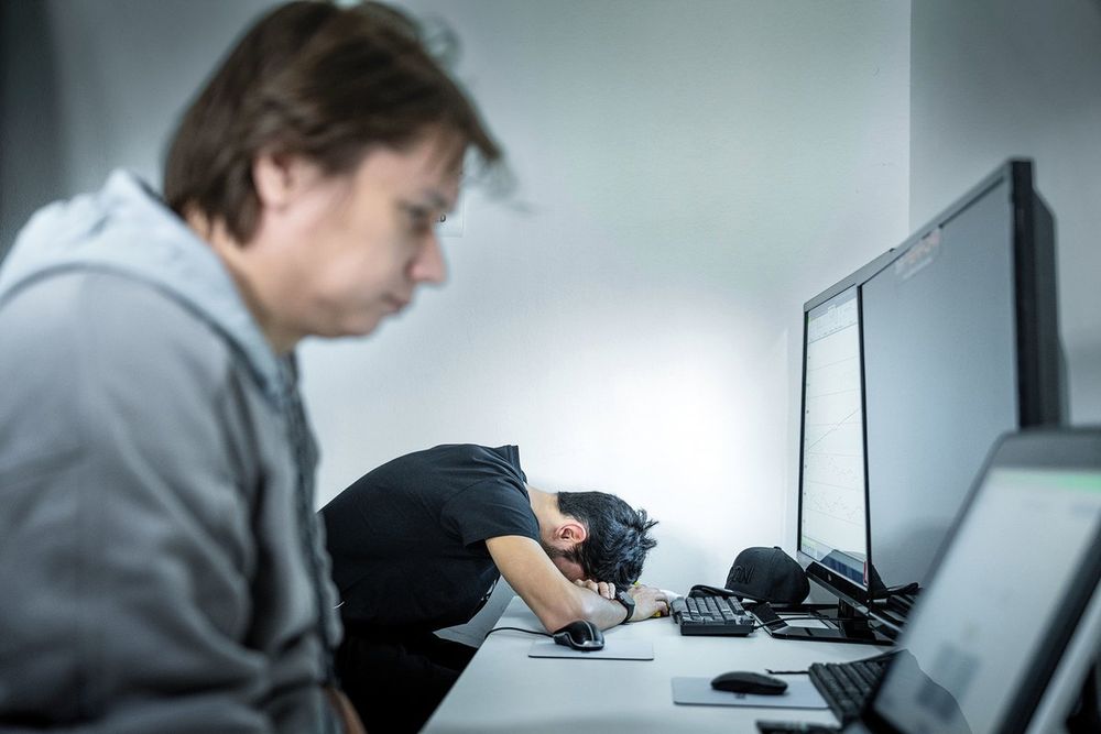 Our man Karpov tries out the new training aid developed by Xavier Feuillée as Ocon moves onto the next exercise