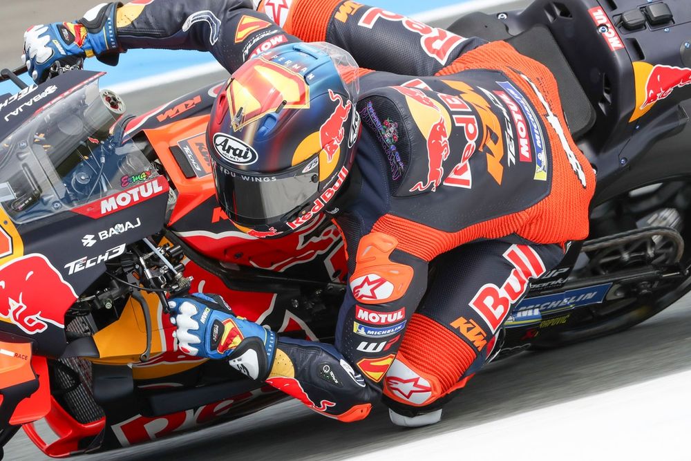 Maverick Viñales, Red Bull KTM Tech 3, luce este fin de semana un casco de SuperMan