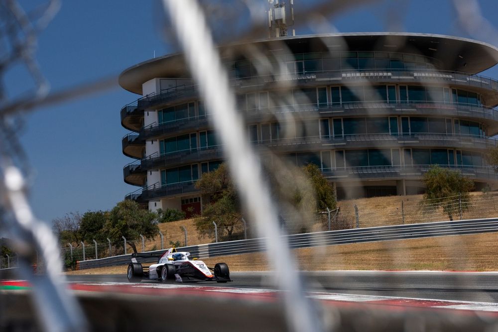 Kacper Sztuka, Campos Racing