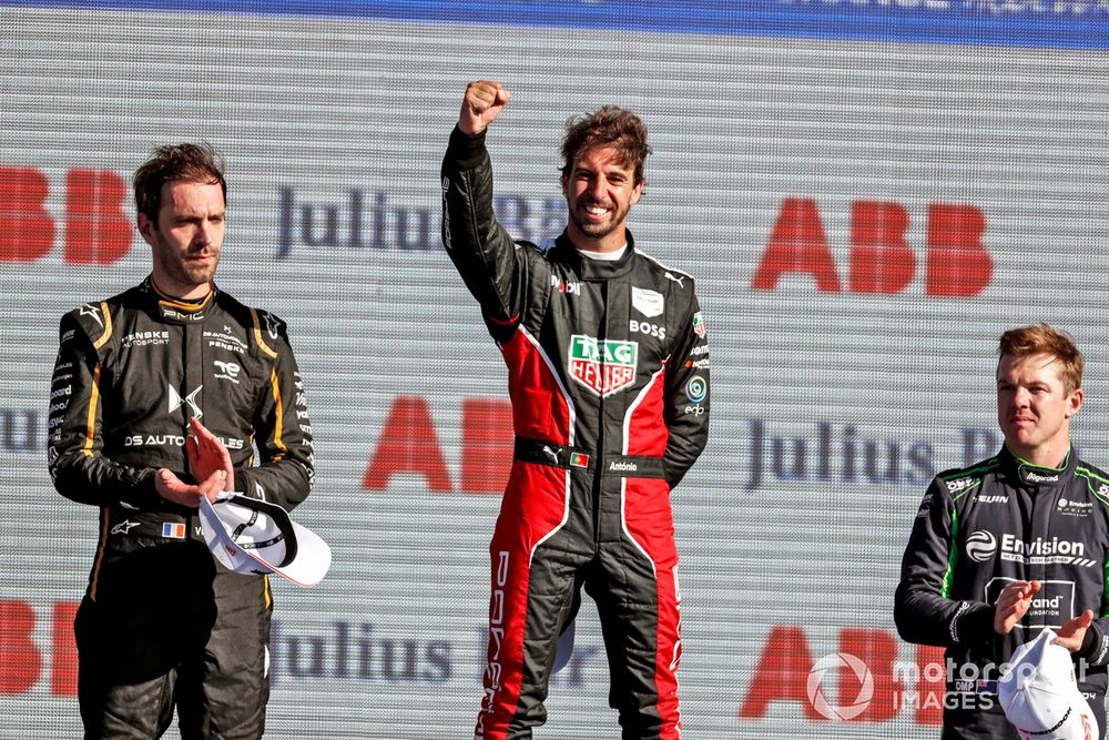 Jean-Eric Vergne, DS Penske, secondo posto, Antonio Felix da Costa, Porsche, primo posto, Nick Cassidy, Envision Racing, terzo posto, sul podio