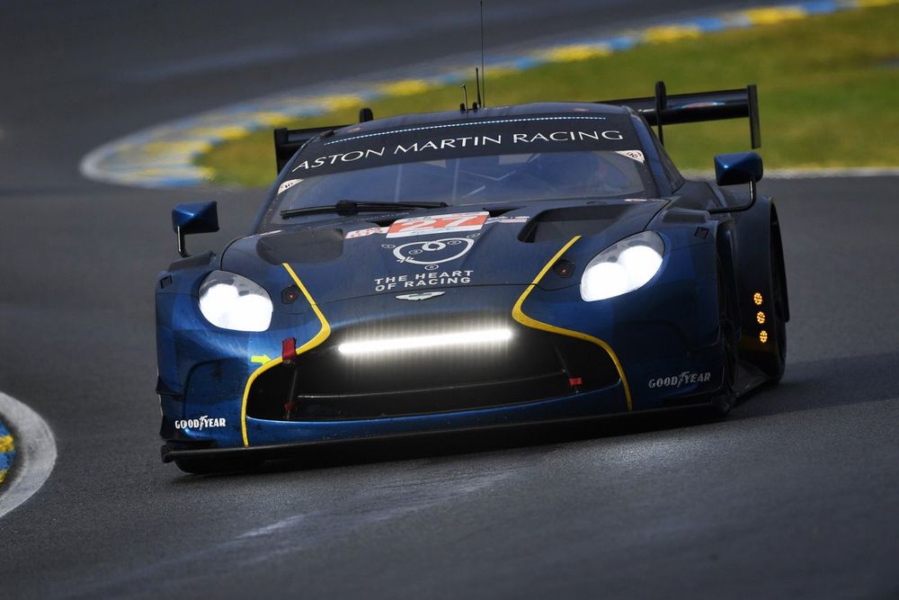 #27 Heart: Racing Team Aston Martin Vantage AMR LMGT3: Ian James, Daniel Mancinelli, Alex Riberas