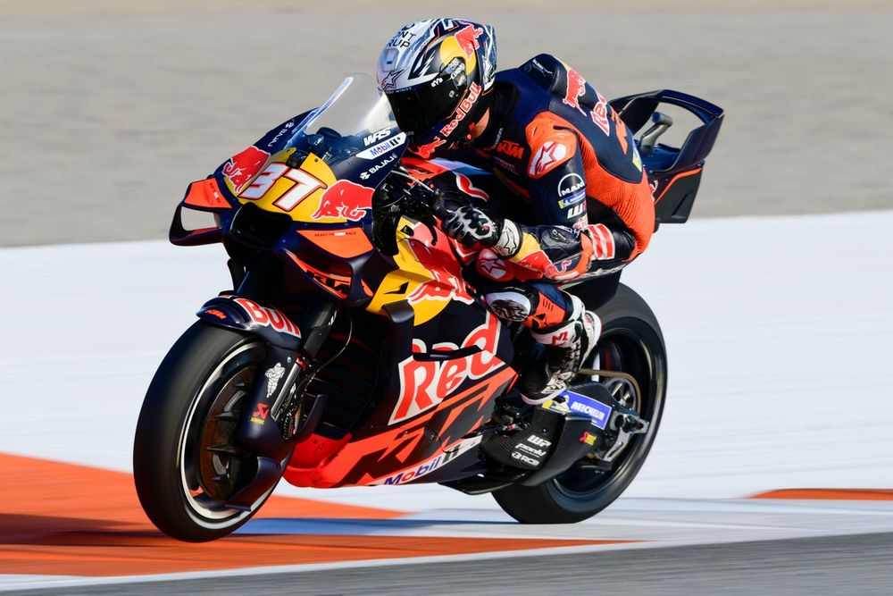 Алекс Маркес доминирует в спринте у Педро Акосты