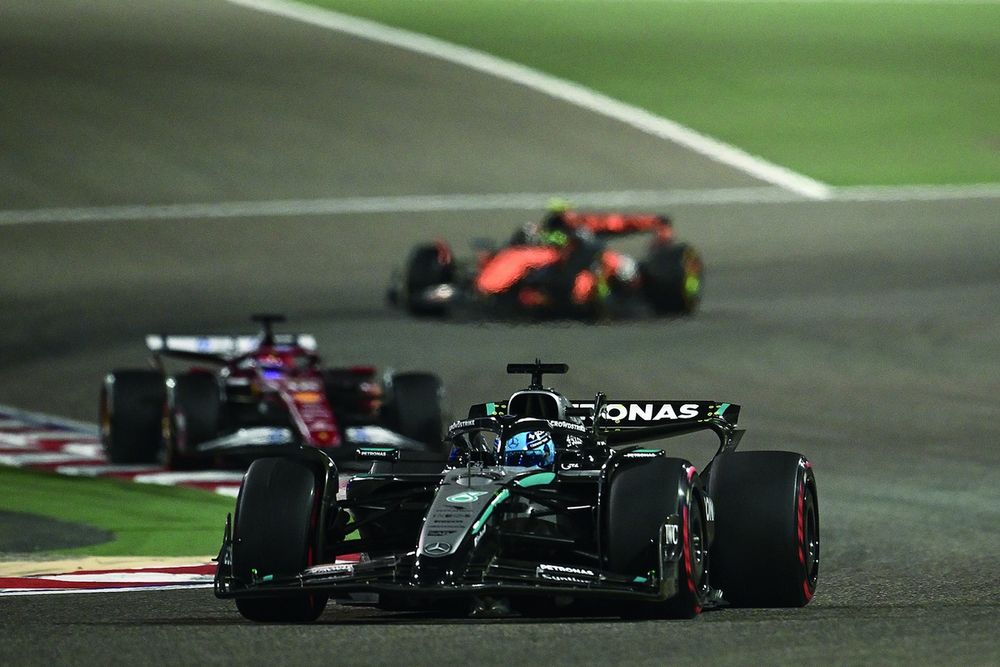 George Russell, Mercedes AMG Petronas F1 Team W16, Charles Leclerc, Ferrari SF-25, Lando Norris, McLaren MCL39 Mercedes