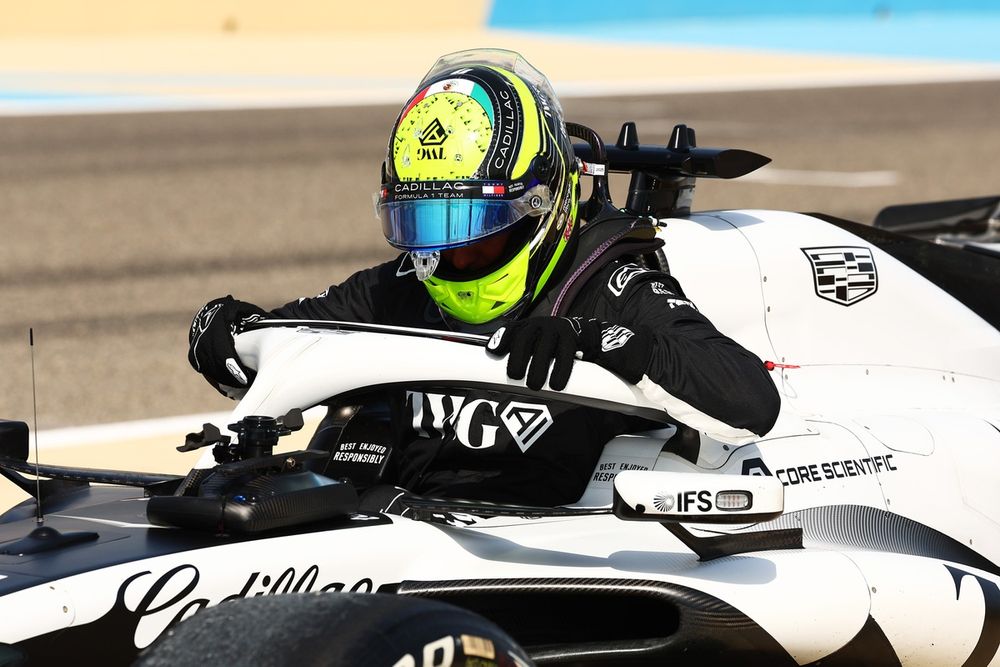 Леклер быстрее всех: ненадежность поражает Mercedes и Red Bull