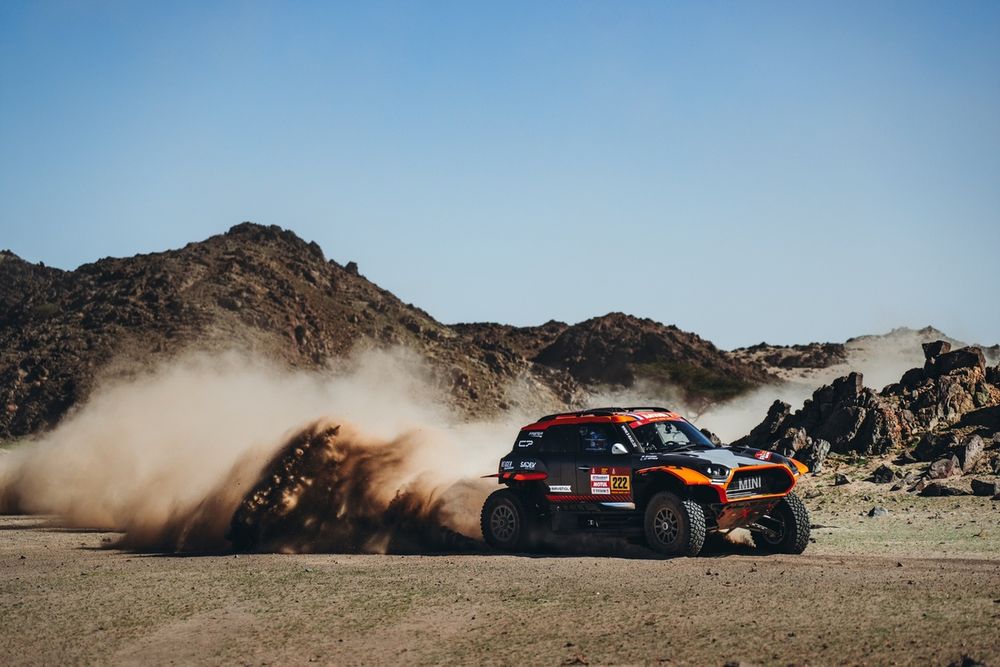 Ампутированный штурман возвращается в Дакар через 11 месяцев после судьбоносной аварии