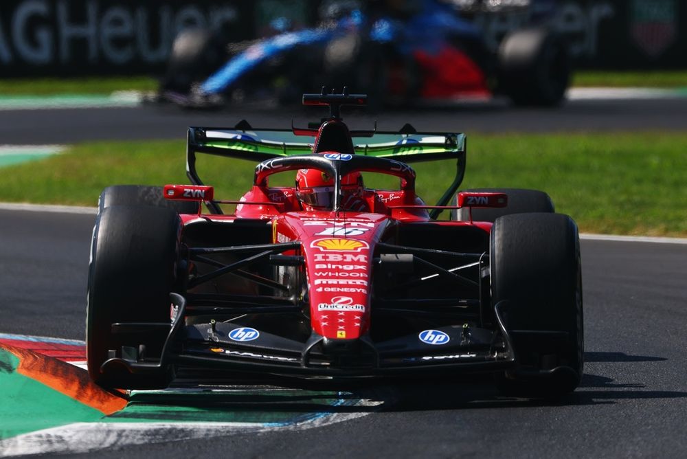 Leclerc y Ferrari lideran una extraña FP1 en Monza; Alonso, muy atrás
