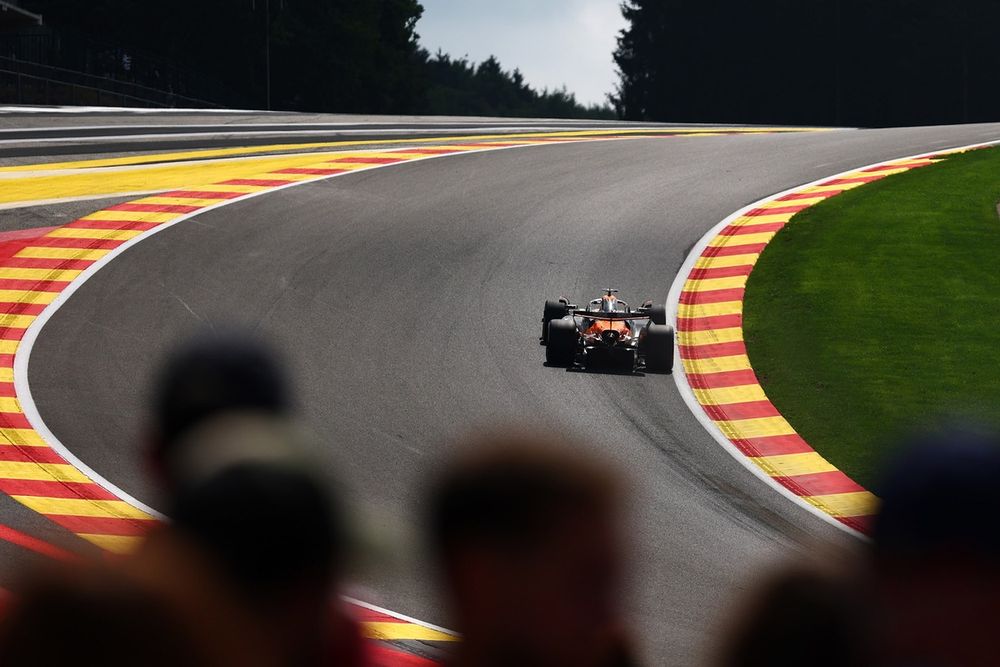 Oscar Piastri, con la McLaren al Raidillon

