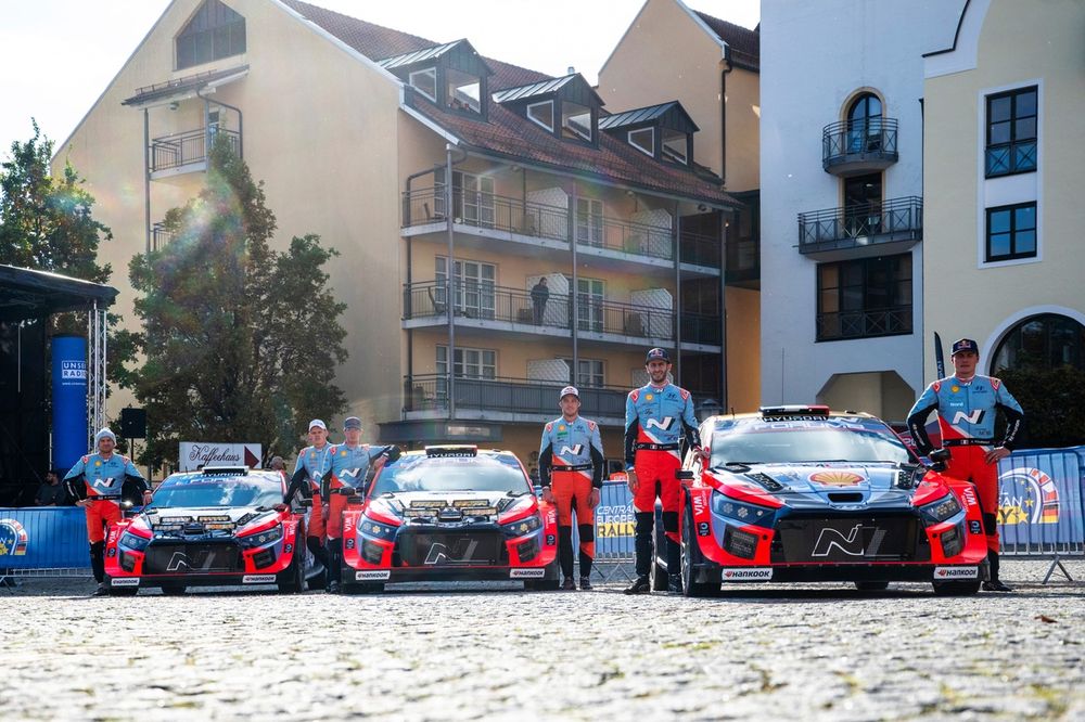 Thierry Neuville, Martijn Wydaeghe, Hyundai World Rally Team Hyundai i20 N Rally1, Ott Tänak, Martin Järveoja, Hyundai World Rally Team Hyundai i20 N Rally1, Adrien Fourmaux, Alexandre Coria, Hyundai World Rally Team Hyundai i20 N Rally1