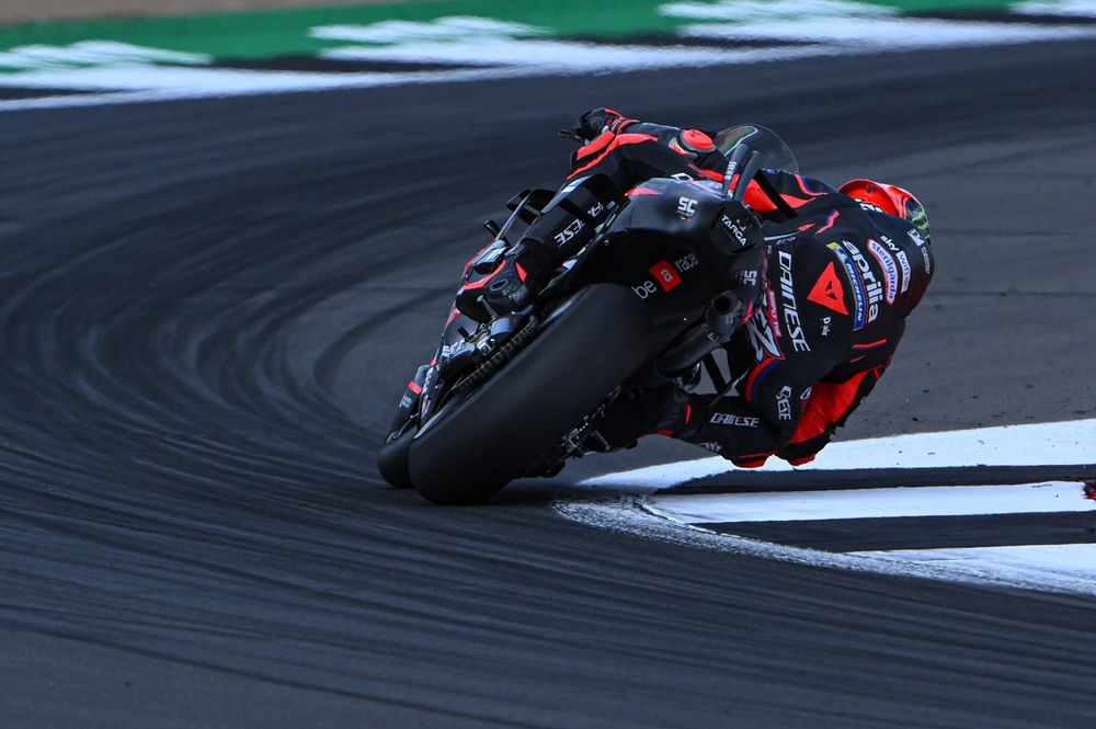 The Aprilia rider looked back to his Bez...