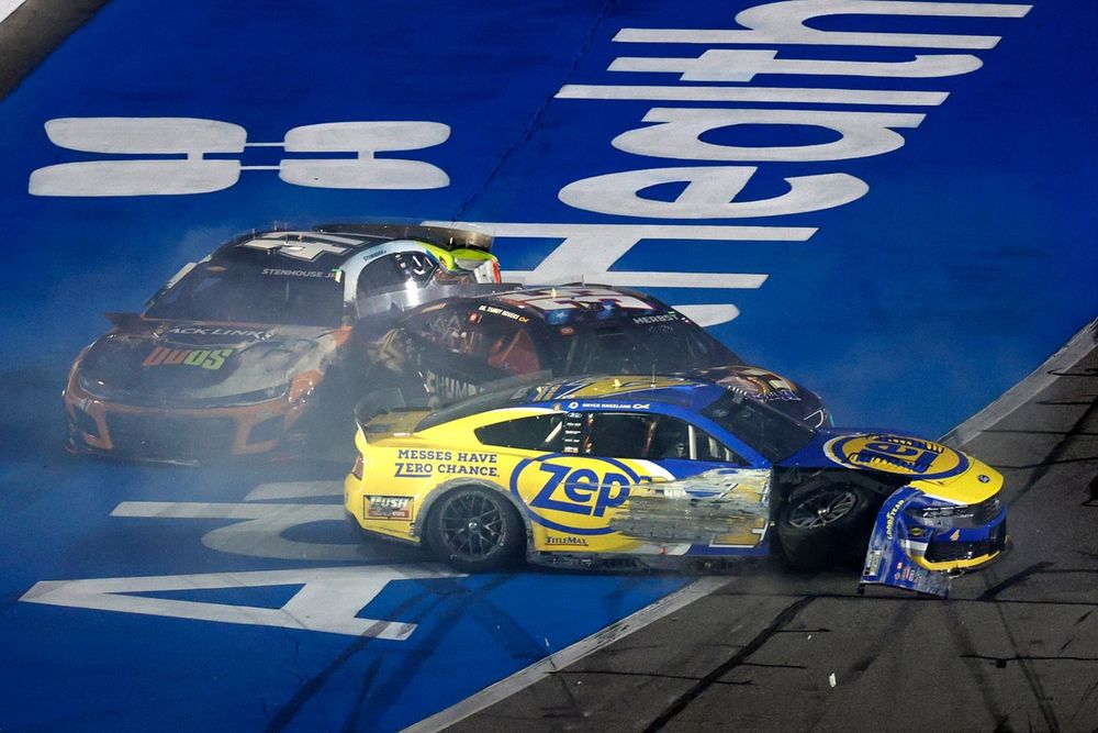 Noah Gragson, Front Row Motorsports Ford, Ricky Stenhouse Jr., Hyak Motorsports Chevrolet, Riley Herbst, 23XI Racing Toyota