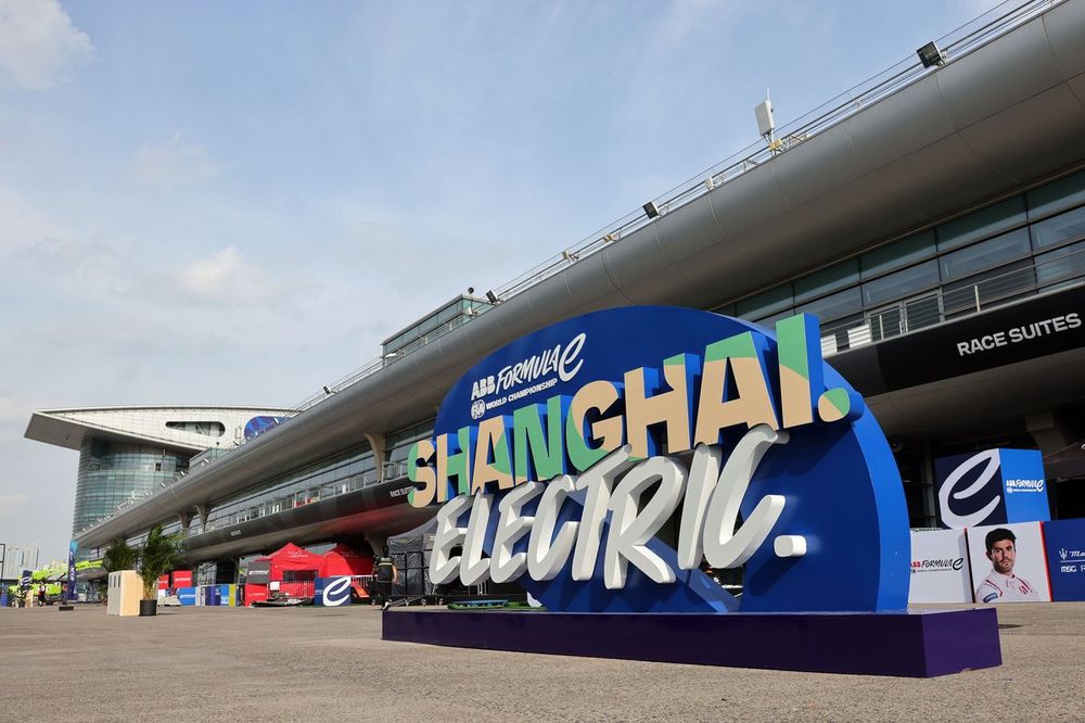 Atmosphere in the paddock