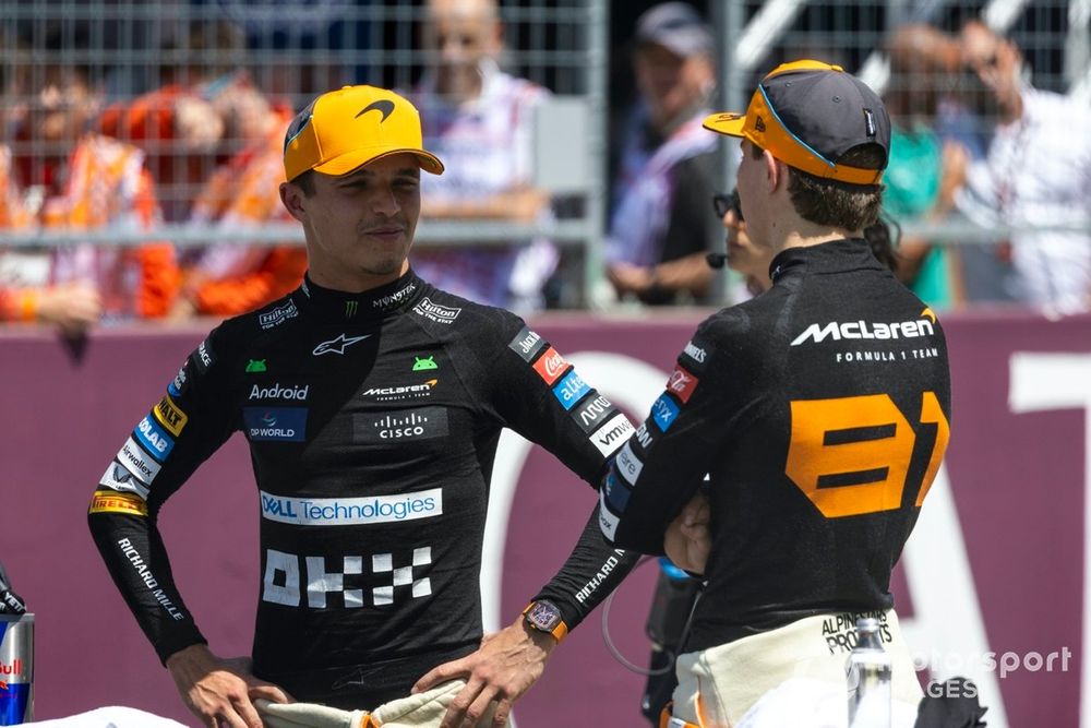 Lando Norris, McLaren F1 Team, Oscar Piastri, McLaren F1 Team, en Parc Ferme tras el Sprint