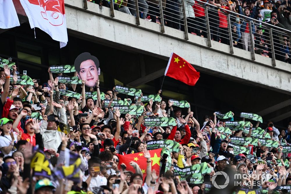 Fans of Zhou Guanyu, Stake F1 Team Kick Sauber