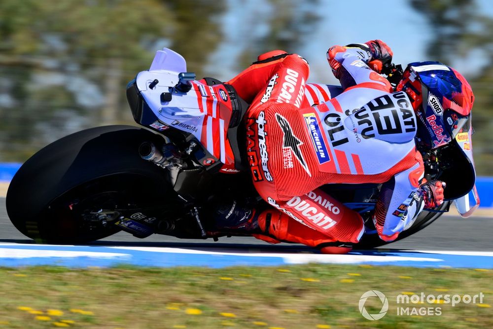 Le vent a posé quelques soucis à Marc Márquez dans les virages à droite cet après-midi.