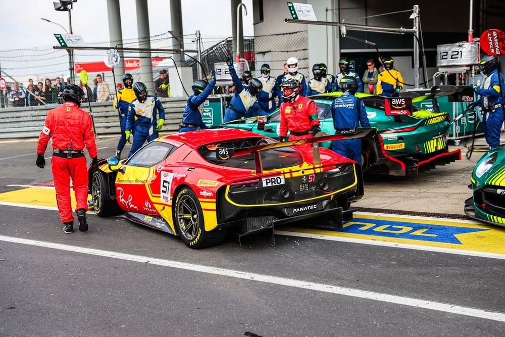 GTWC | Porsche in Pole al Nürburgring, incidente Rossi-Ferrari