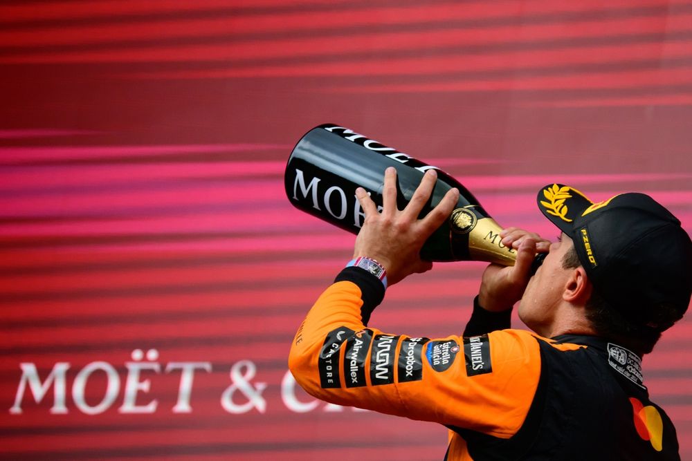 Lando Norris op het podium.