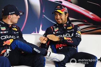 Pérez op P2 ondanks ‘rommelig begin’: “Alles mogelijk in race”
