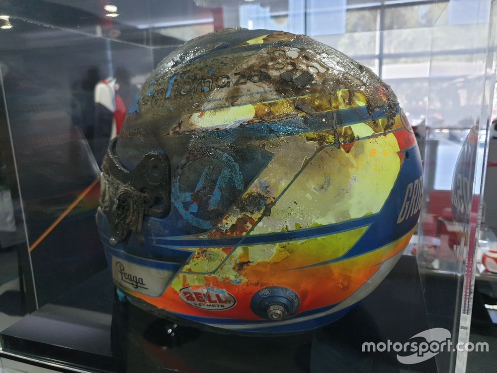 Visita alla fabbrica Bell: il casco bruciato di Romain Grosjean