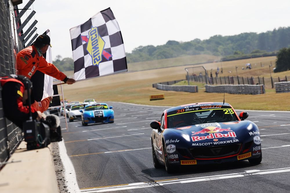 Met elf zeges en de titel was het Ginetta Junior Championship een groot succes voor Rocco Coronel.