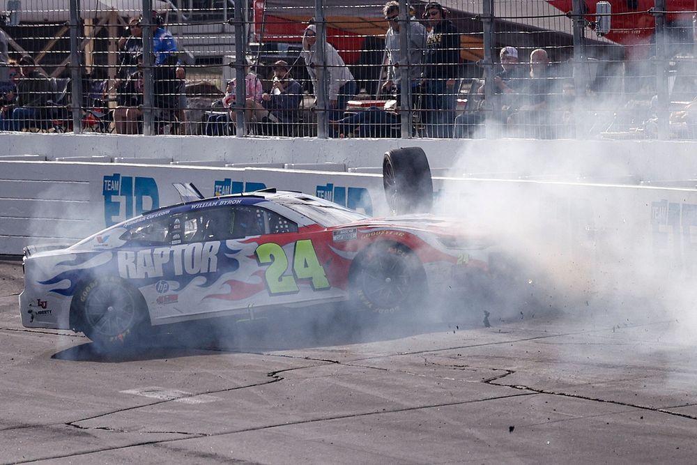 William Byron crashes and loses wheel, No. 24 Hendrick Motorpsorts Chevrolet