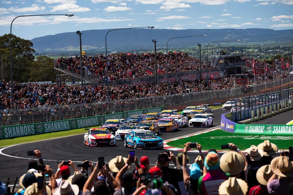 A surprise pole was the highlight as Bates and Seton defied expectations to remain in the victory hunt in the closing laps