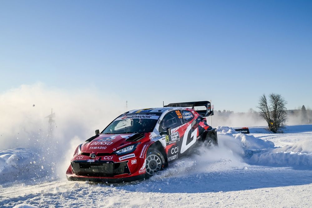Oliver Solberg, Elliott Edmondson, Toyota Gazoo Racing WRT Toyota GR Yaris Rally1
