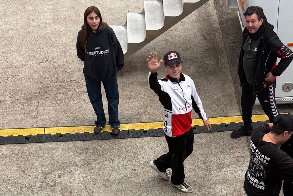 Diogo Moreira, LCR Honda, este lunes saliendo del box de su nuevo equipo en MotoGP