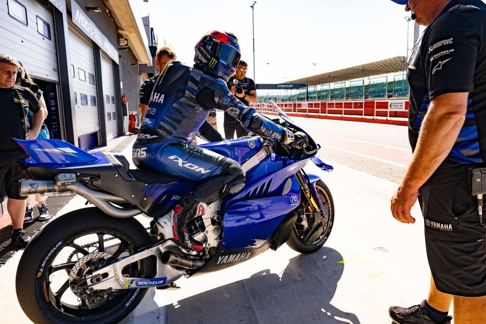 Alex Rins, Yamaha Factory Racing, con lo scarico basso corto