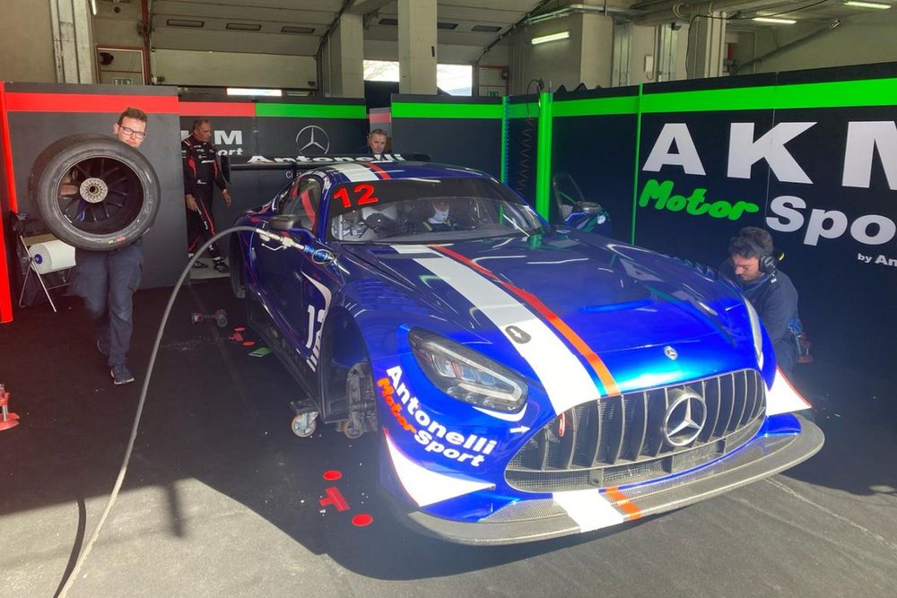 Toto Wolff test in Imola met een Mercedes-AMG GT3 van AKM Motorsport.