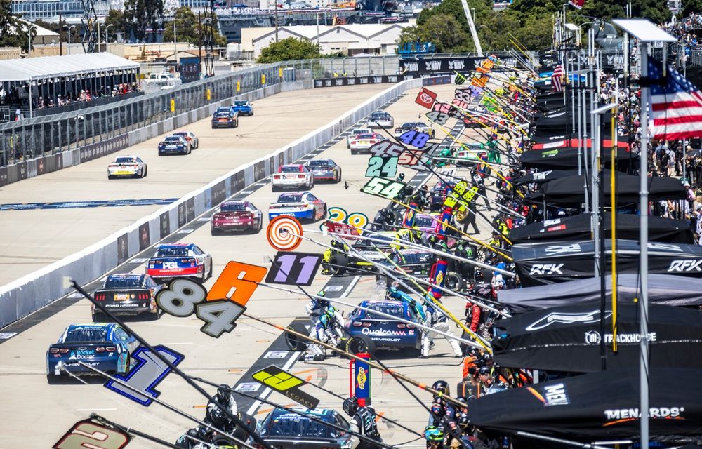 Pitlane during a caution flag