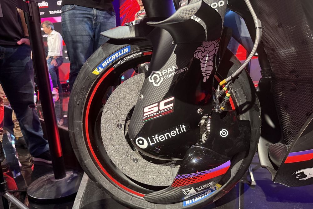 Aprilia RS-GP26, dettaglio tecnico della carenatura della sospensione anteriore e dei freni