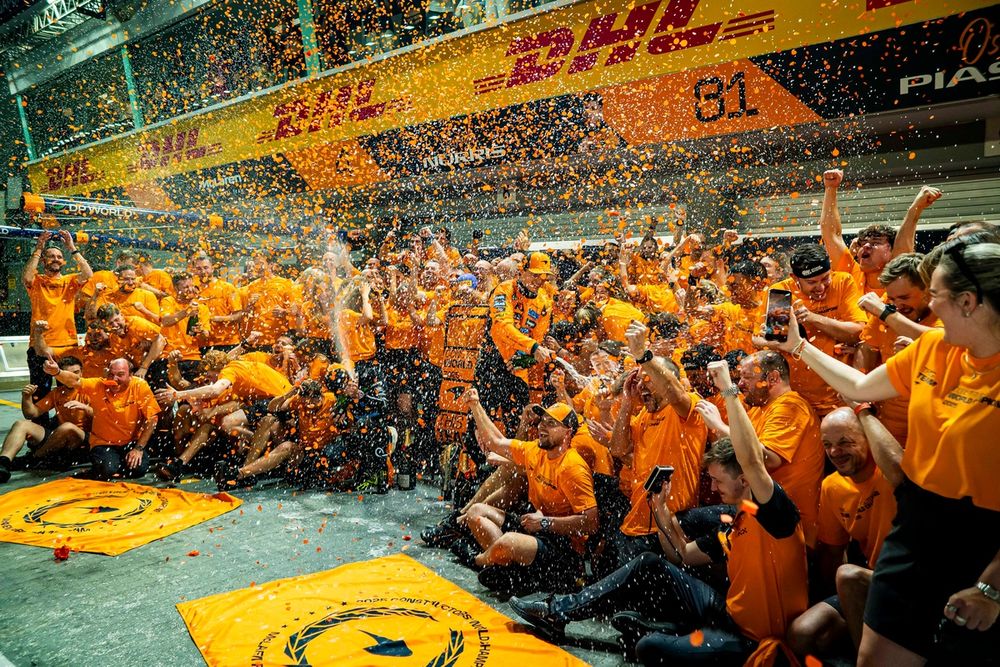La festa McLaren per la vittoria nel mondiale Costruttori