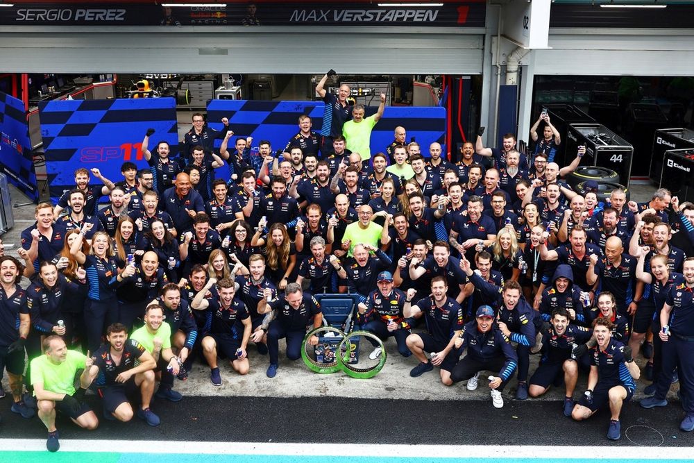 Max Verstappen, Red Bull Racing celebrates with team members
