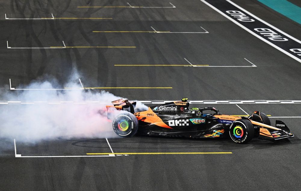 Na een spannend seizoen kroonde Lando Norris zich tot kampioen in Abu Dhabi.