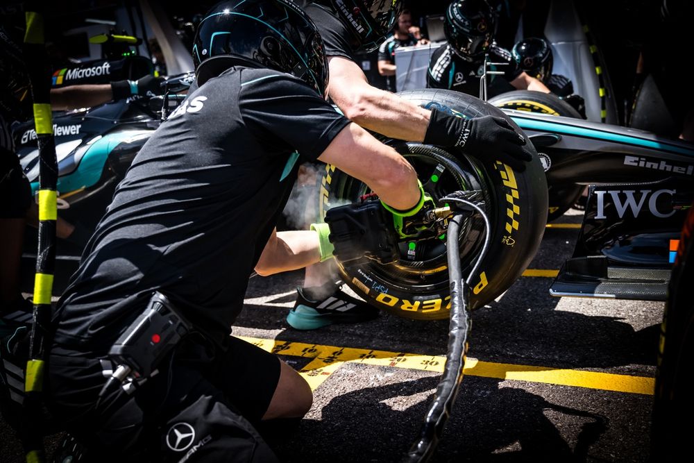 Mercedes pitstop practice