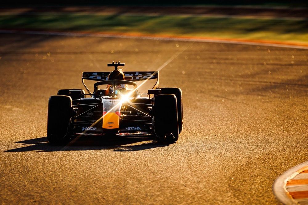 Конкуренты Mercedes настаивают на вмешательстве из-за лазейки в двигателе Формулы-1