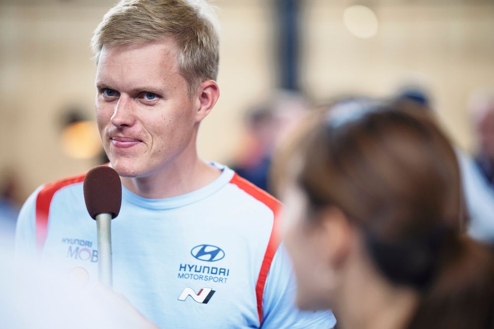 Clash с помощью проверки WRC зарабатывает 5-минутный штраф Ott Tanak, приостановлен 35-очковой удар Clash с помощью проверки WRC зарабатывает 5-минутный штраф Ott Tanak, приостановлен 35-очковой удар