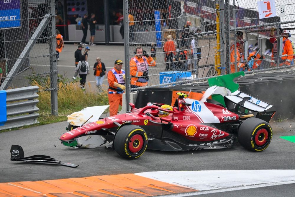 Fim de corrida para Hamilton na 23ª volta, quando o heptacampeão escapou na Curva 3, bateu e abandonou.
