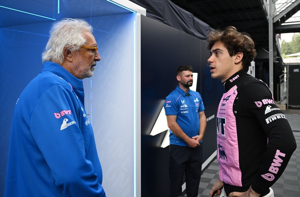 Flavio Briatore y Franco Colapinto en el GP de Bélgica.