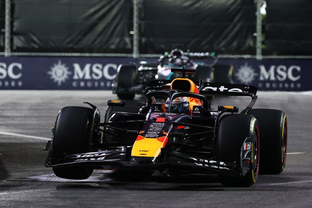 Max Verstappen, Red Bull Racing, George Russell, Mercedes