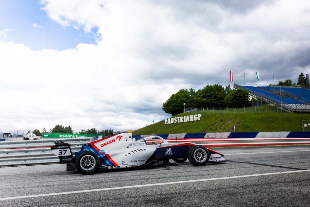 Kacper Sztuka, Campos Racing