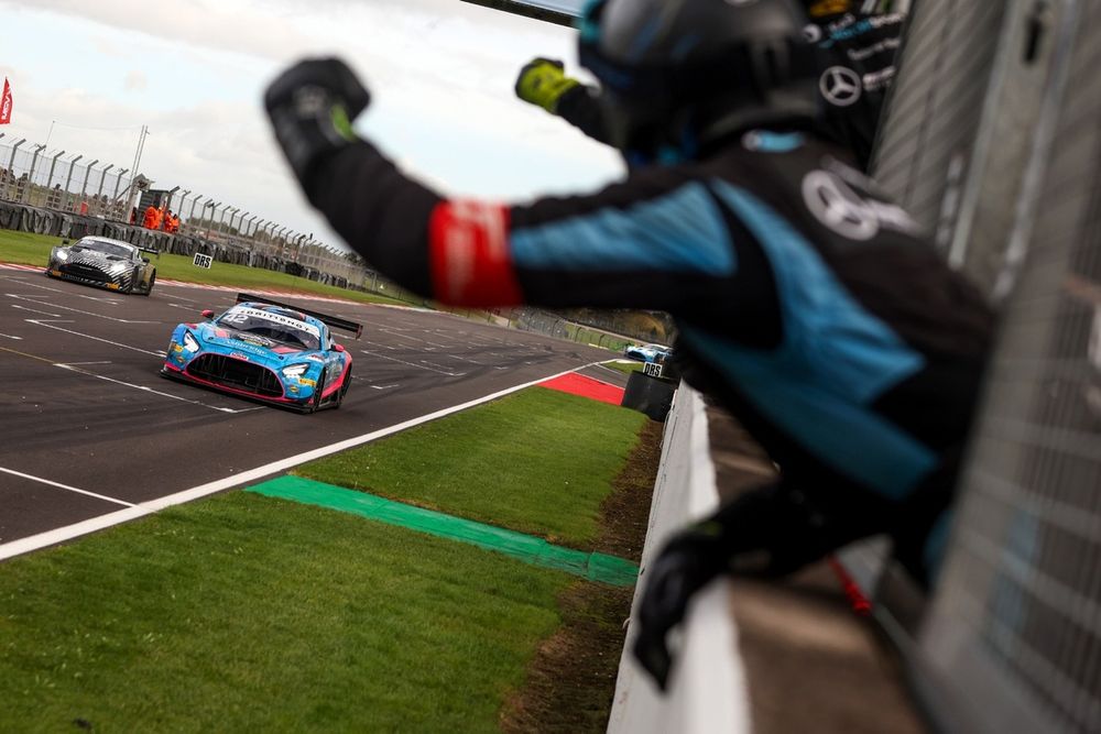 2 Seas crew cheer the #42 Mercedes across the line at the Donington Park finale