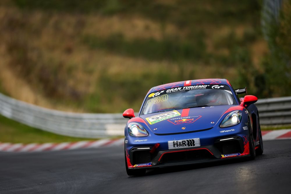 Max Verstappen al Nurburgring con la Porsche Cayman GT4 