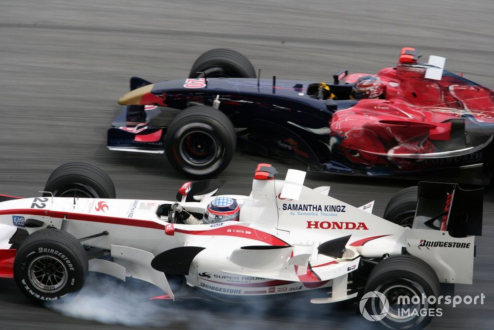 2006 Malaysian Grand Prix - Sunday Race
Sepang, Kuala Lumpur. Malaysia. 18th March 2006.
Vitantonio Liuzzi, Scuderia Toro Rosso STR01-Cosworth, 11th position, passes Takuma Sato, Super Aguri SA05-Honda, 14th position, action.
World Copyright: Charles Coates/LAT Photographic
ref: Digital Image ZK5Y0979.