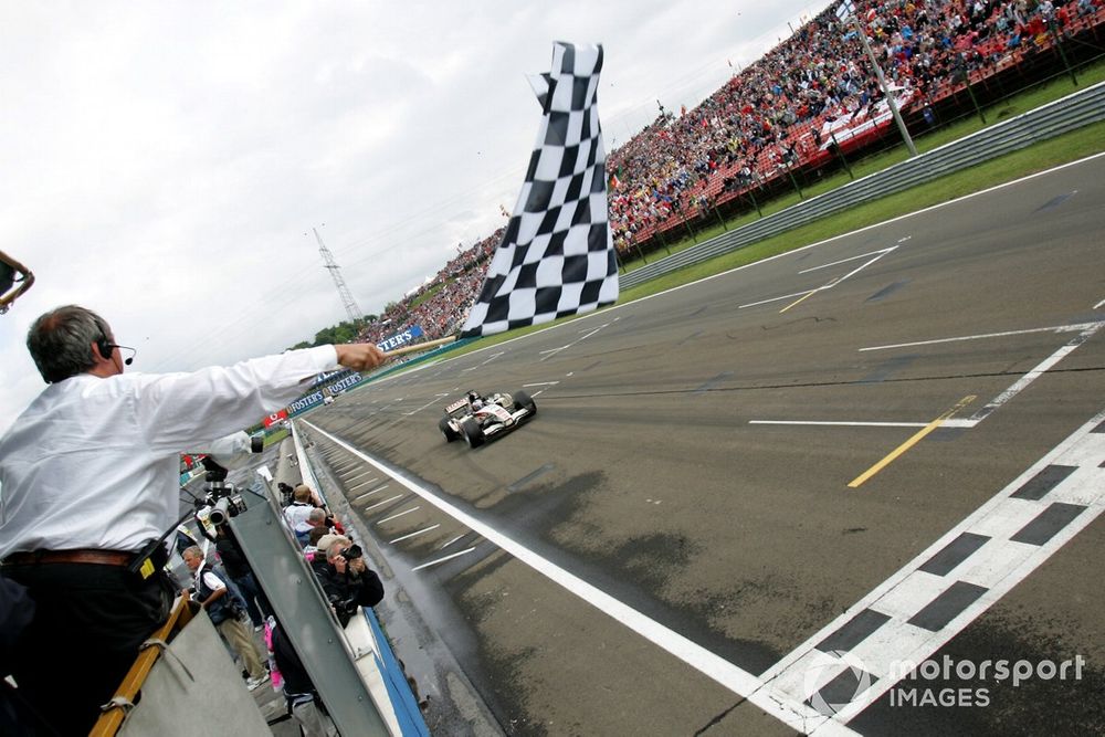 Баттон переходит с Williams на Aston Martin в роли посла команды Формулы-1