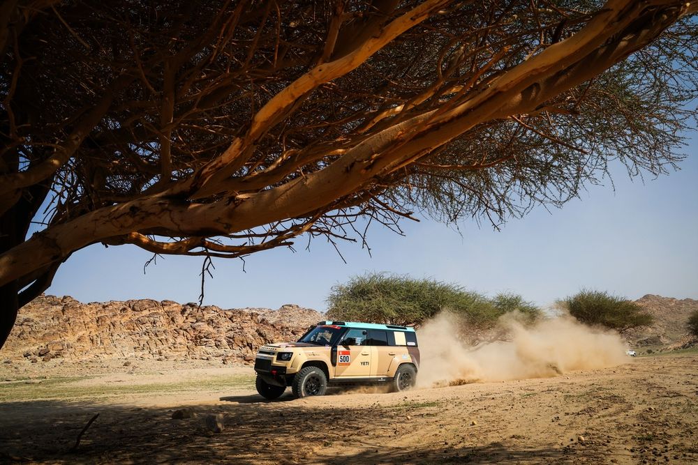 #500 Defender Rally Defender: Stephane Peterhansel, Michael Metge