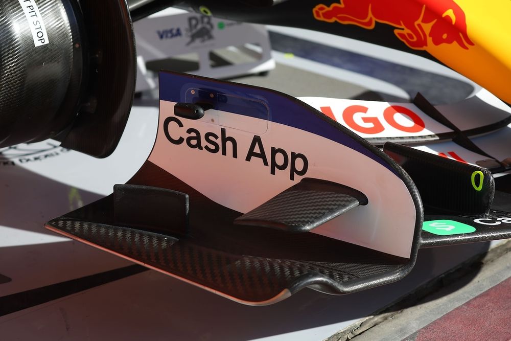 Racing Bulls VCARB03: il flap superiore era montata a metà paratia laterale la scorsa settimana, ora è in basso