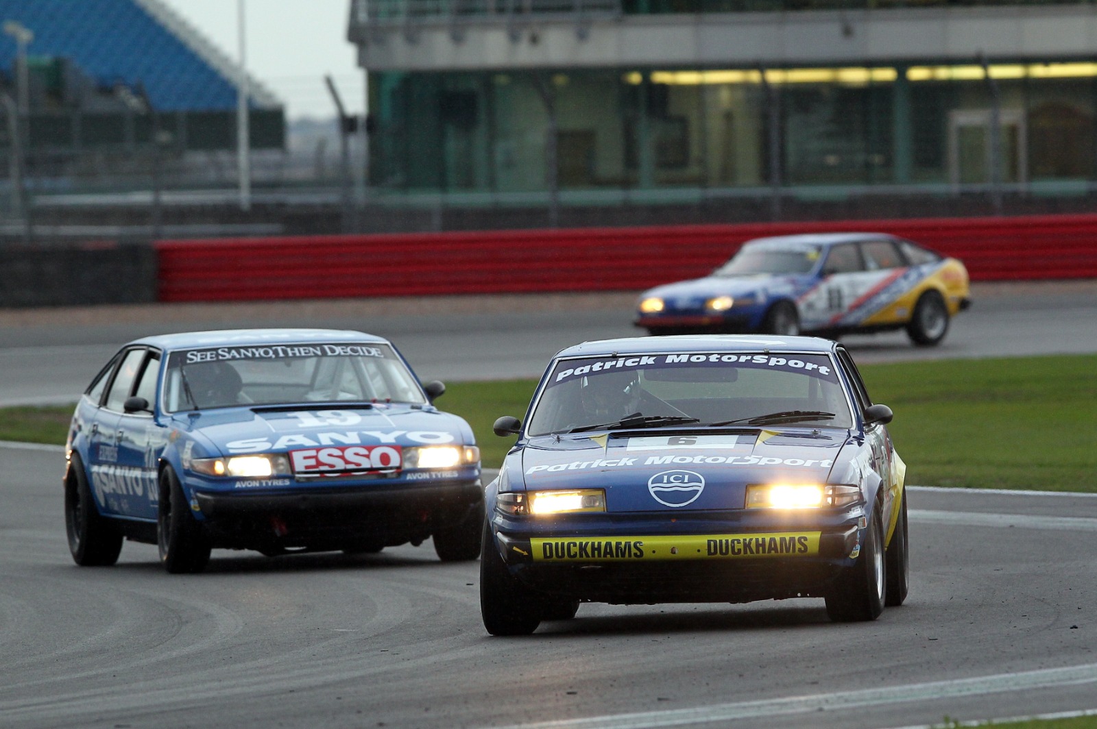 The sky darkens and rain arrives as Rover SD1s battle for Gerry Marshall Trophy glory